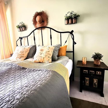 אלתיאה Happy Beachfront Apartment מראה חיצוני תמונה