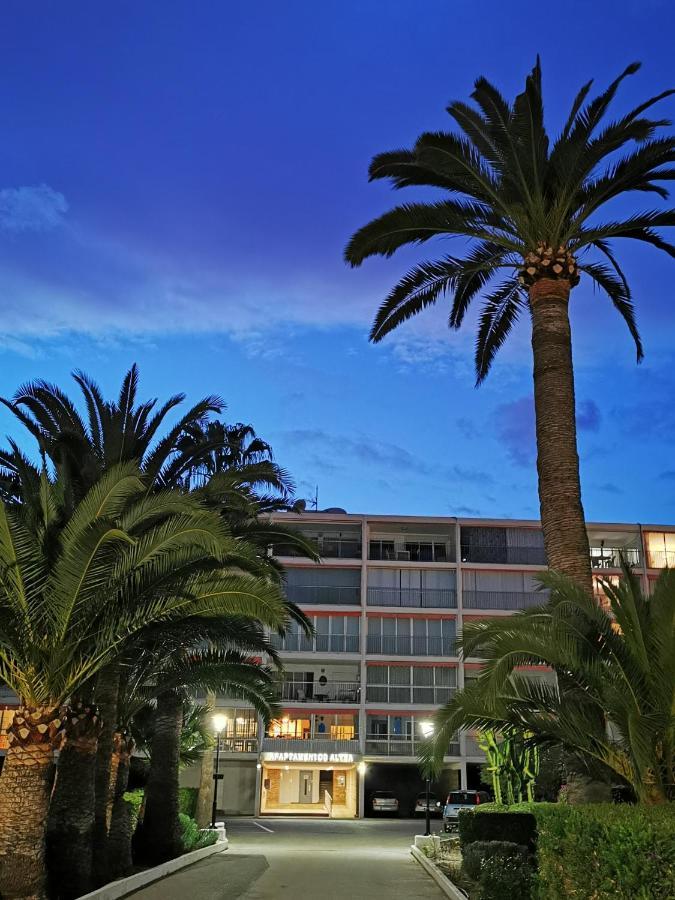 אלתיאה Happy Beachfront Apartment מראה חיצוני תמונה