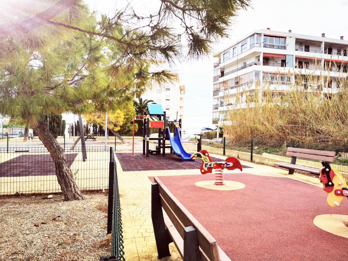 אלתיאה Happy Beachfront Apartment מראה חיצוני תמונה