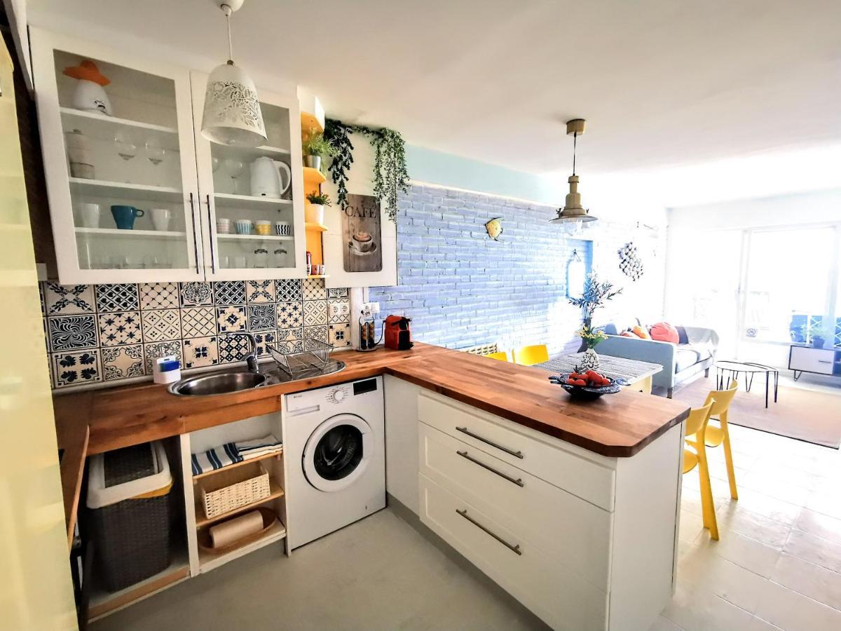 אלתיאה Happy Beachfront Apartment מראה חיצוני תמונה