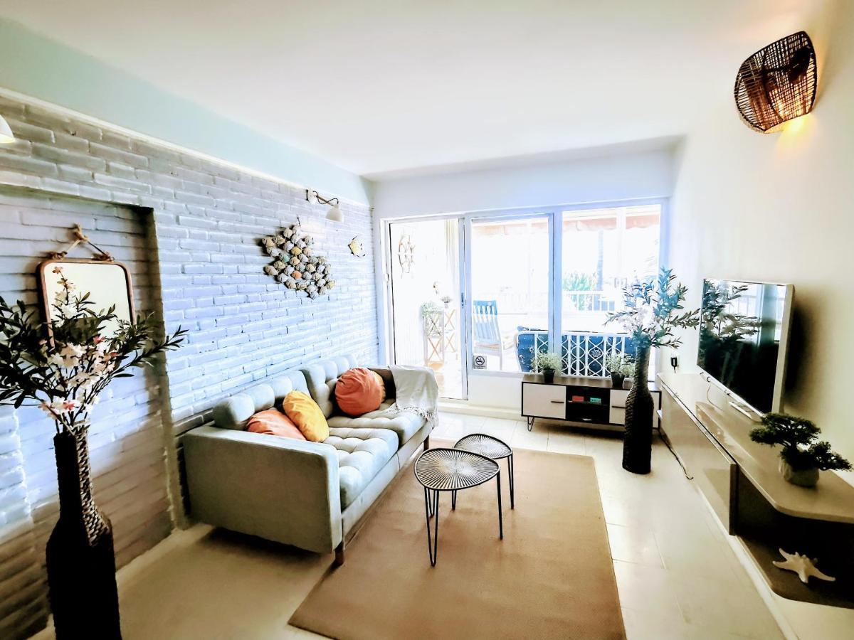 אלתיאה Happy Beachfront Apartment מראה חיצוני תמונה