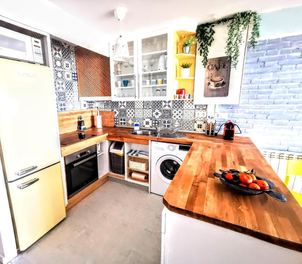 אלתיאה Happy Beachfront Apartment מראה חיצוני תמונה