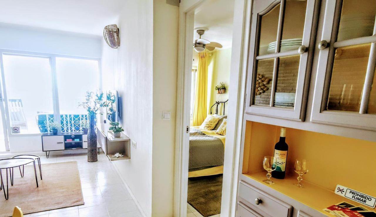 אלתיאה Happy Beachfront Apartment מראה חיצוני תמונה